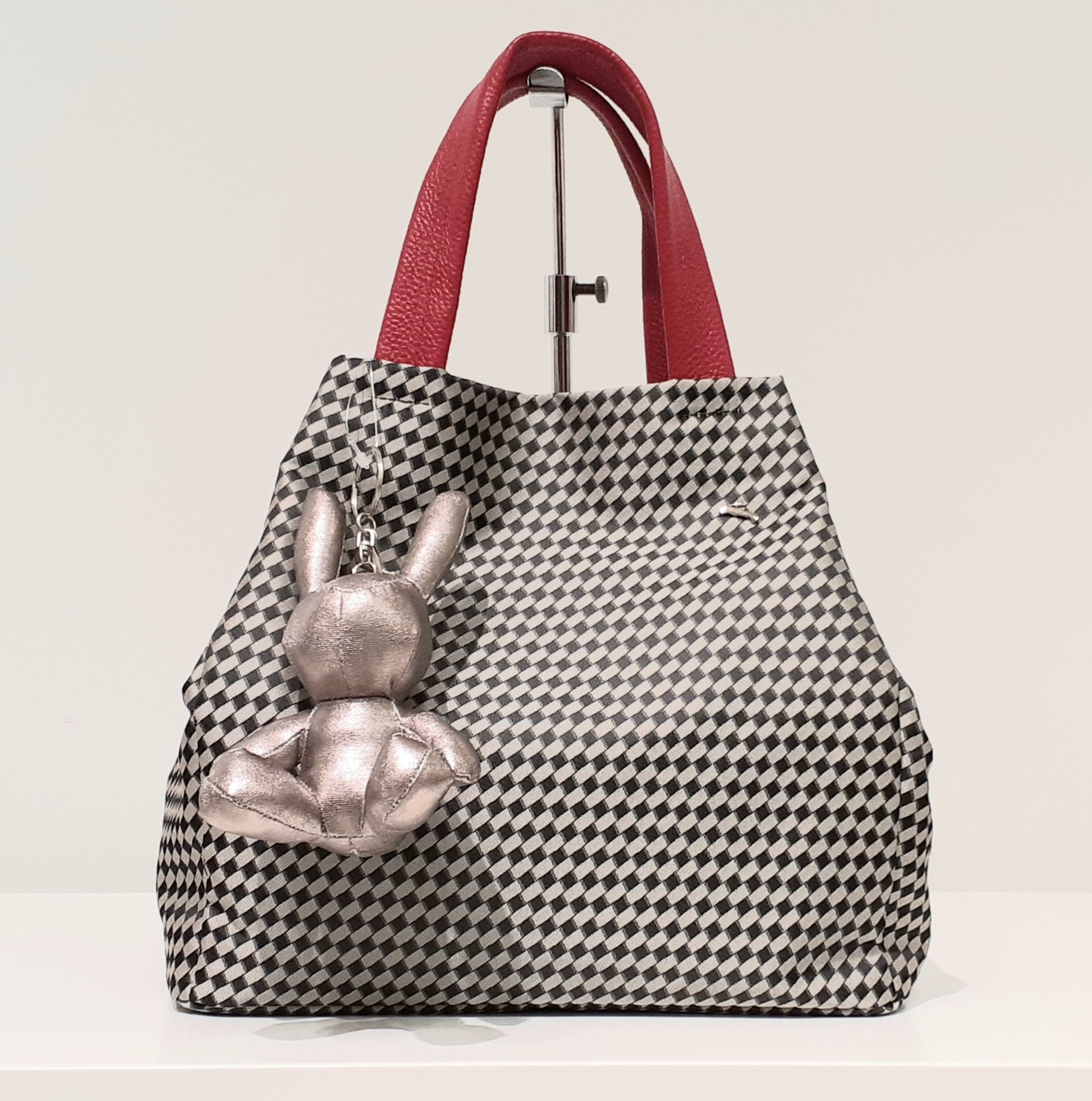 🐰👜【大きな♡うさぎチャーム】プレゼント🎁✨ | ショップ