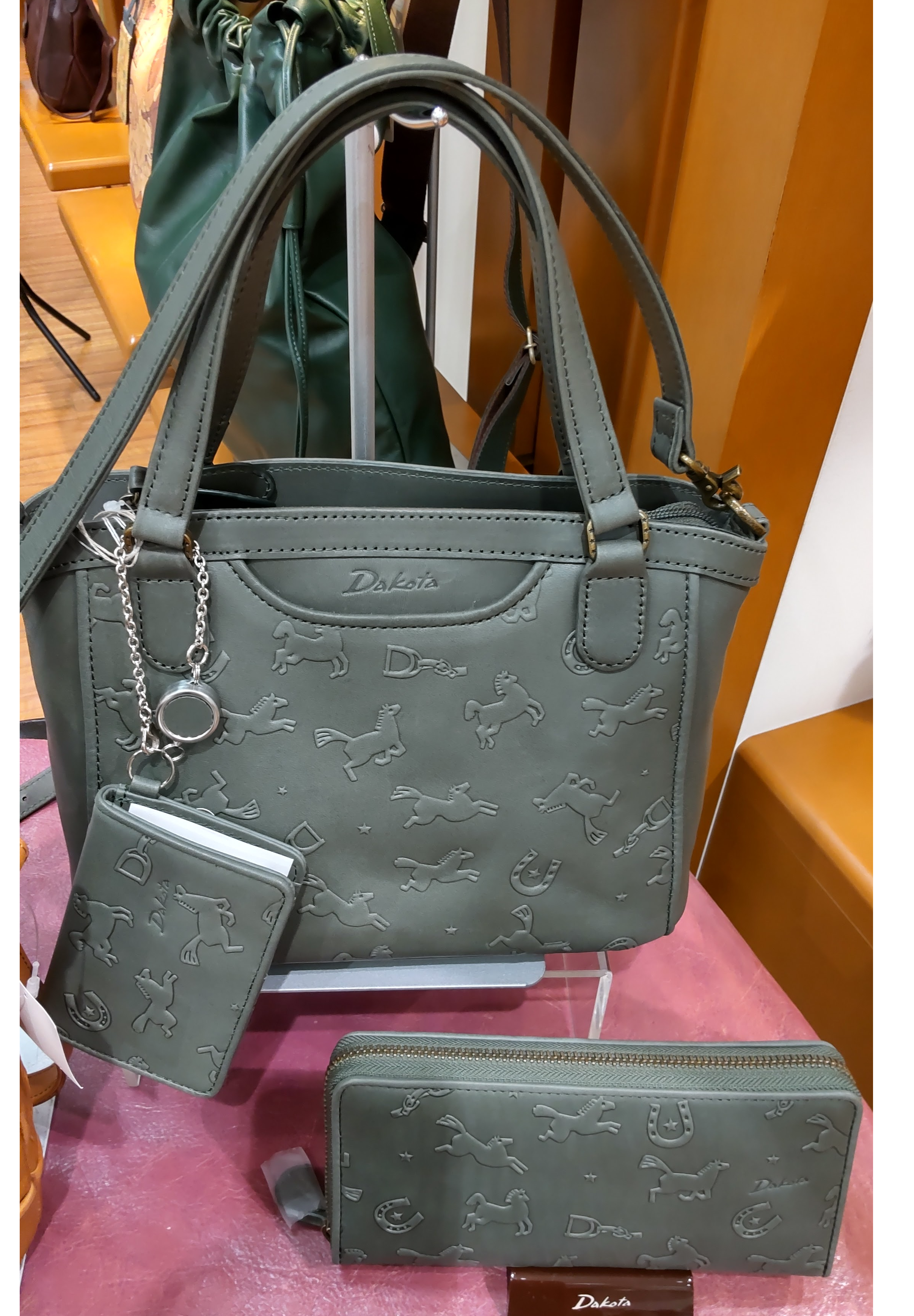 Dakota カバロ グリーン 長財布 馬 完売品 金運 ダコタ 星 蹄鉄